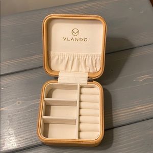 Travel jewelry case